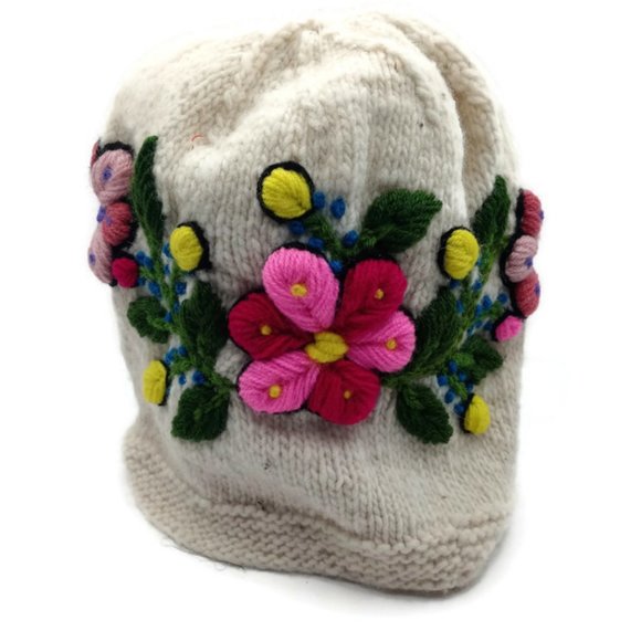 Peruvian Chullo for Women Handwoven Embroidered Multicolored Flowers - Picture 4 of 8